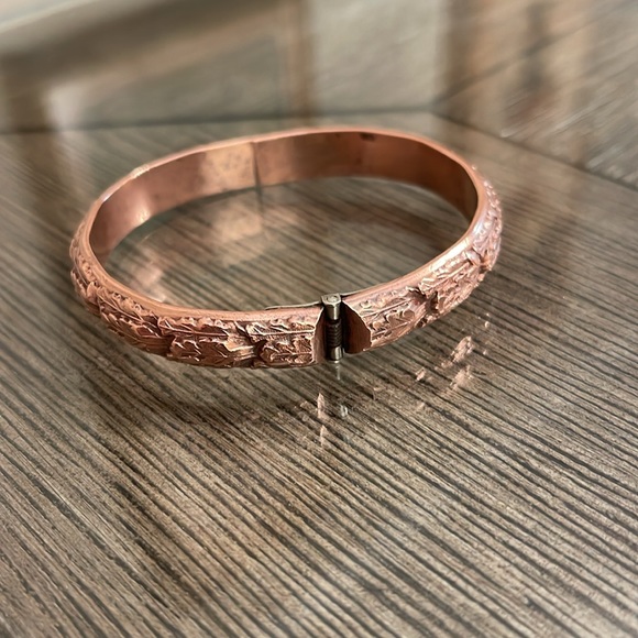 Whiting Davis Hinged Cuff Bracelet Copper Floral Leaf High Relief Signed Vintage - Picture 6 of 16